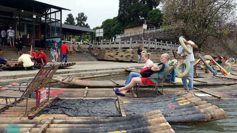 2017-04-10_104640 china-2017.jpg - Yangshuo - Bambusflofahrt Yulong-Fluss